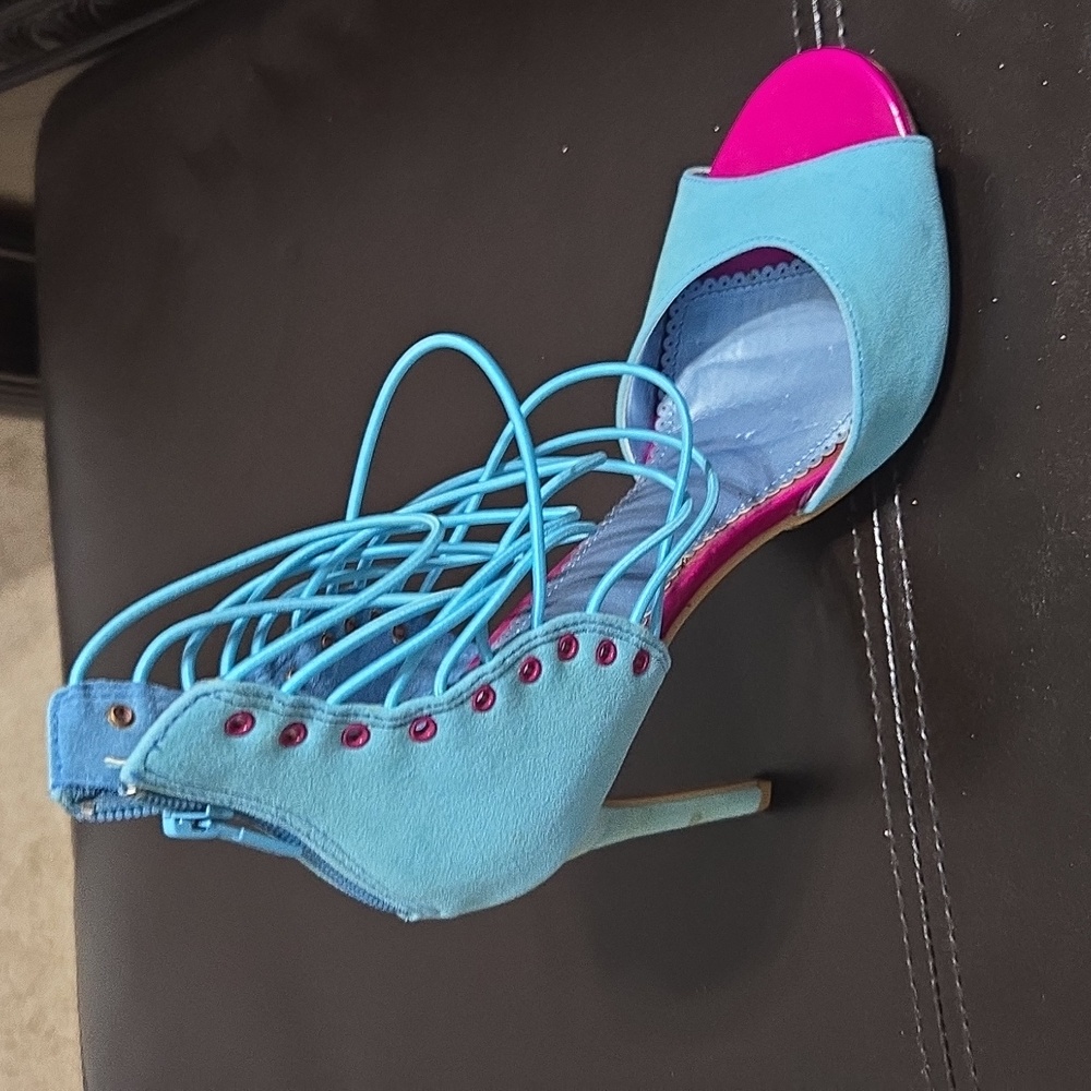 Heels - Picture 4 of 4